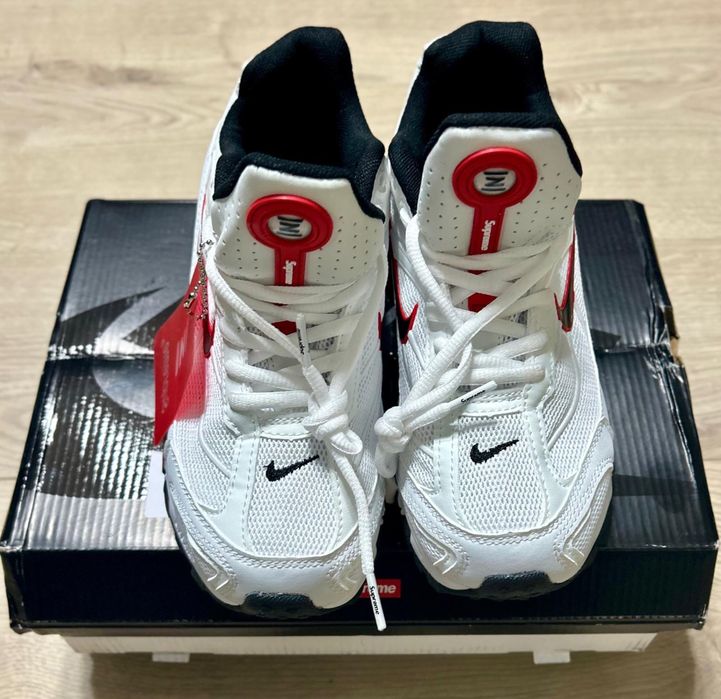 Nike shox supreme