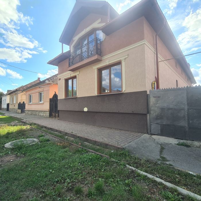 Продається будинок в центральній частині м.Берегове