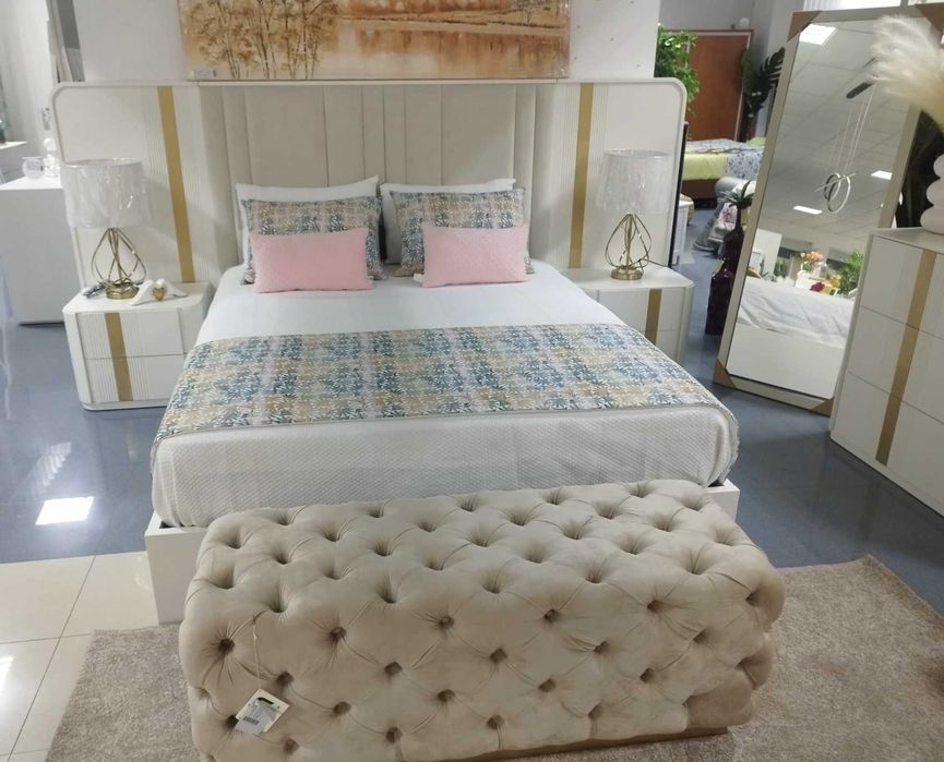 Sofa chaise com baú elevatório + 2 puffs NOVO