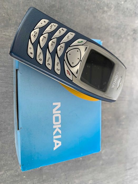 Nokia 6100 – легендарный новый телефон [работает как часы!]