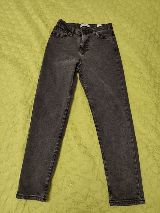 Джинсы серого цвета