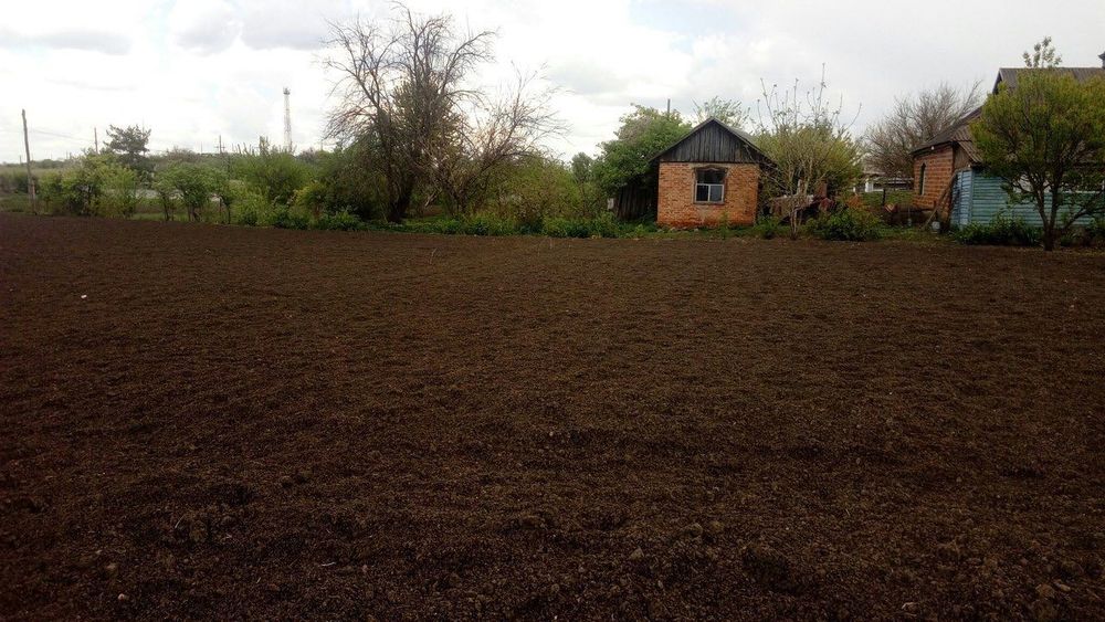 Продається будинок з земельною ділянкою