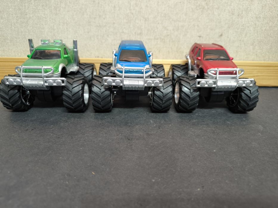 Lote 3 Miniaturas Monster Trucks – Suspensão Ativa
Conjunto de Jipes O