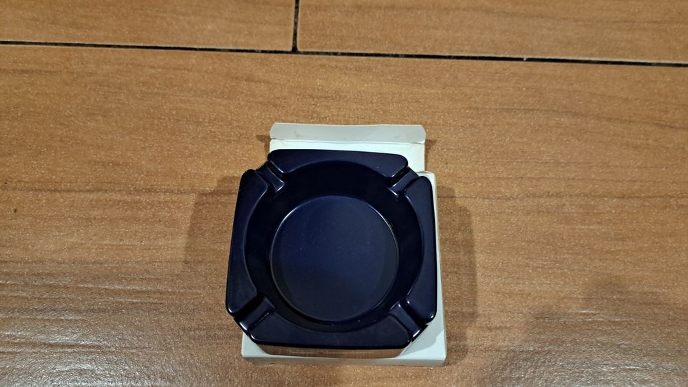 Popielniczka granatowa nowa nieużywana