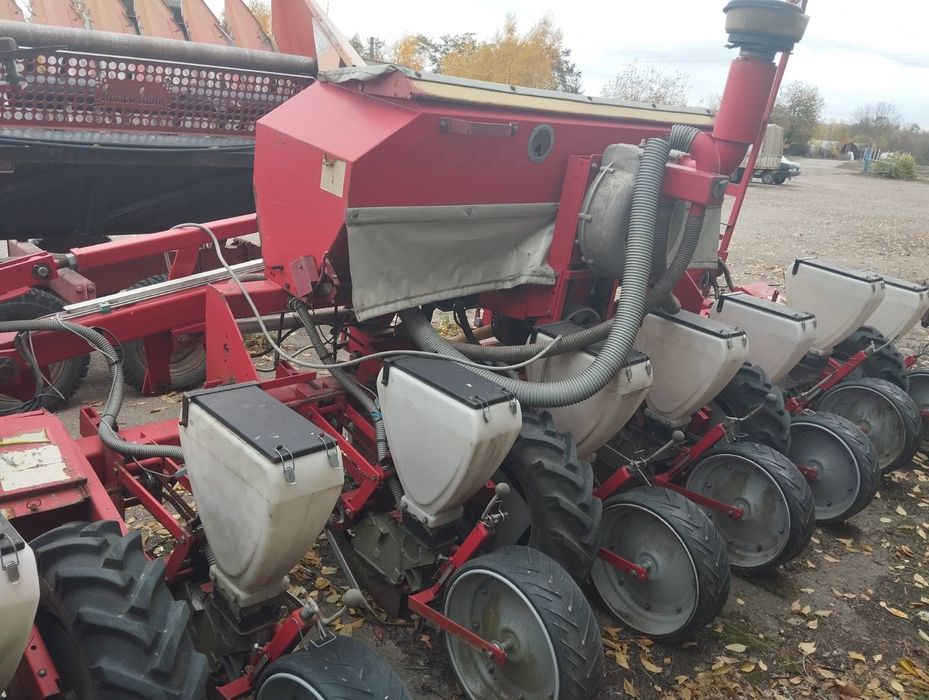 Сівалка пропашна BECKER KP 8, навісна, пневматична, анкерна, 2010 р.в.