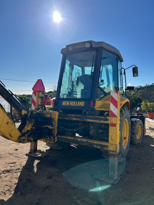 Retroescavadora New Holland B100BLR