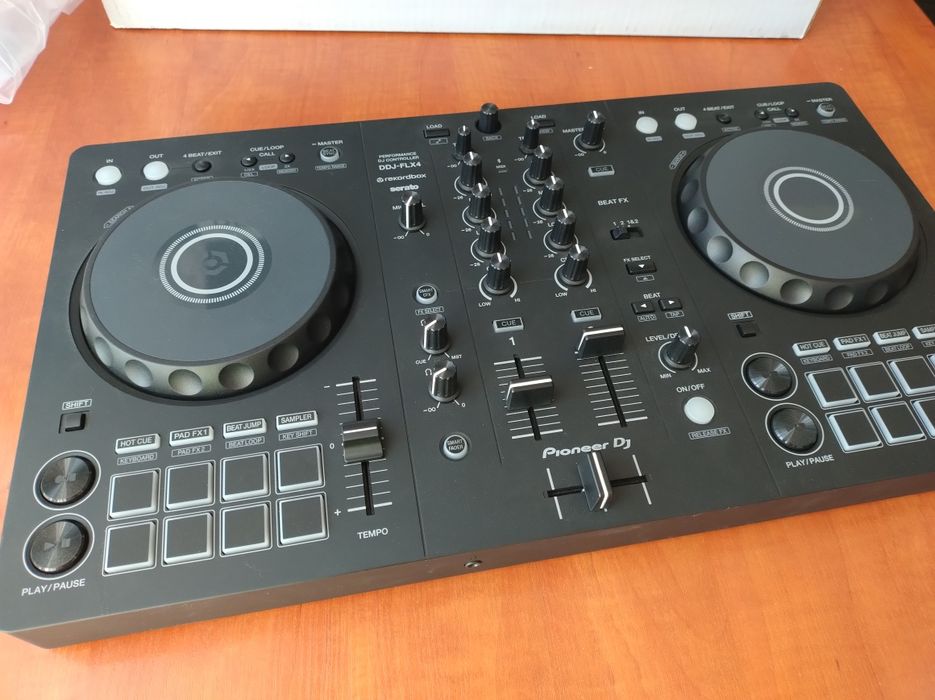 Sprzedam Pioneer DDJ-FLX4 — stan idealny, cały komplet