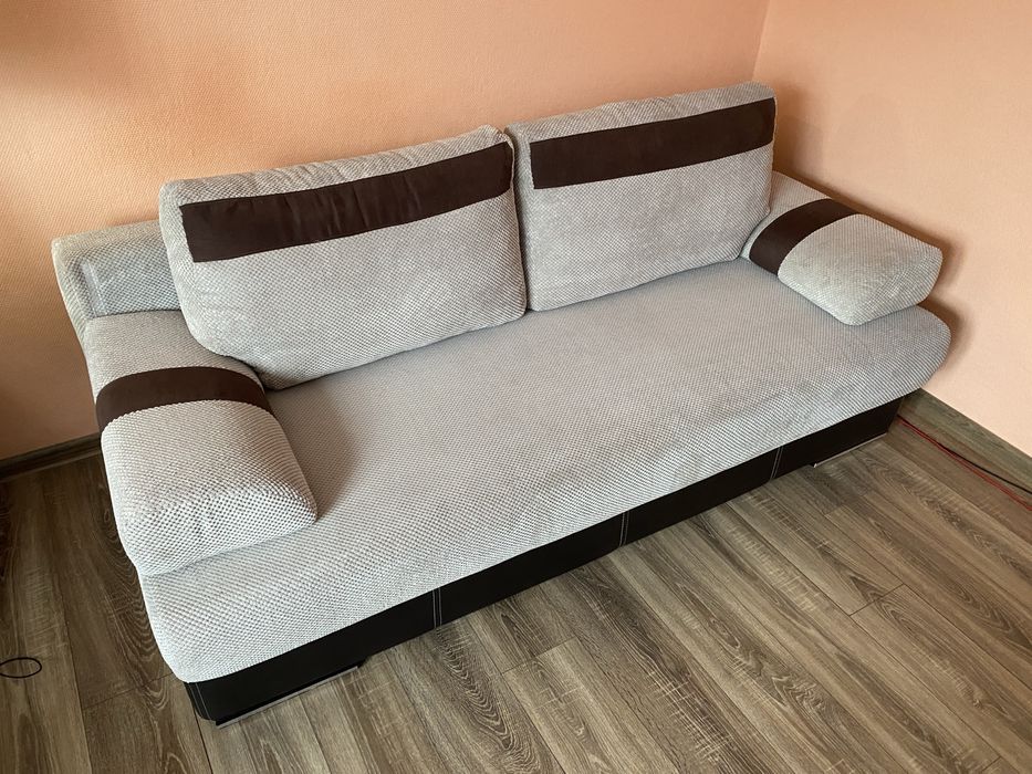 Kanapa rozkładana ze skrzynią na pościel, tapczan, sofa