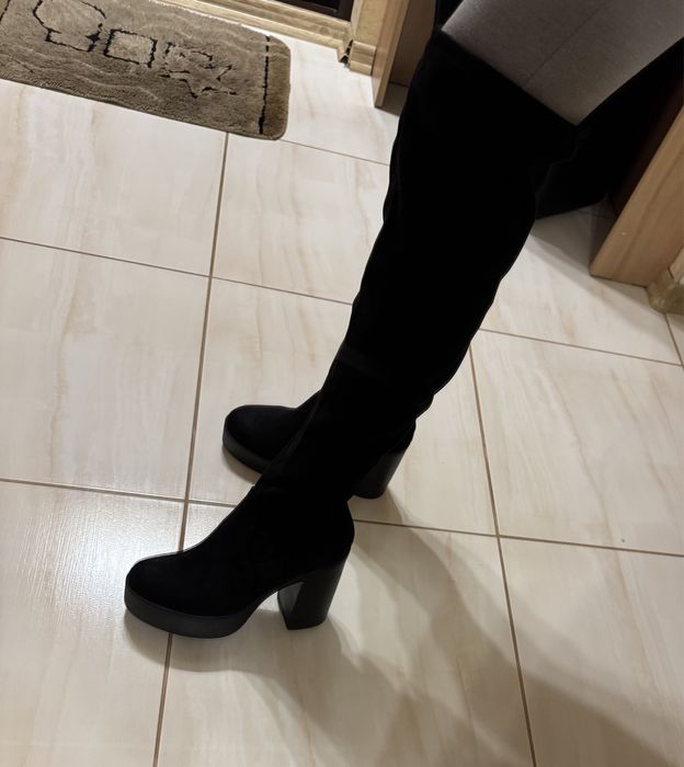 Демисезонные ботфорты на каблуке