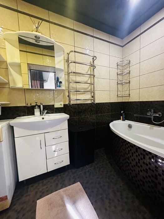 2 этажный дом  4-к  в районе улицы Луговской