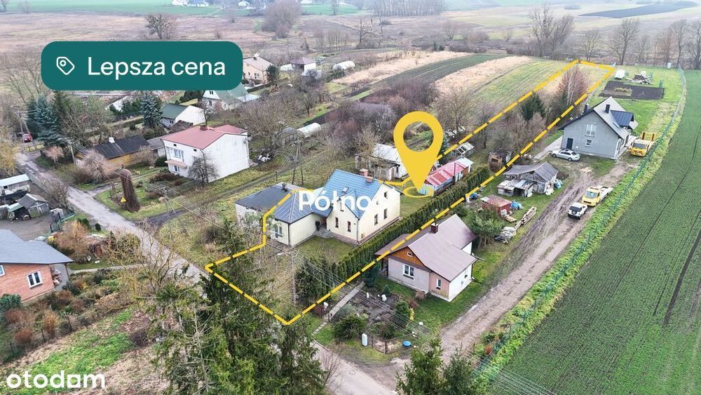 Dom przy spokojnej ulicy, nad rzeką.