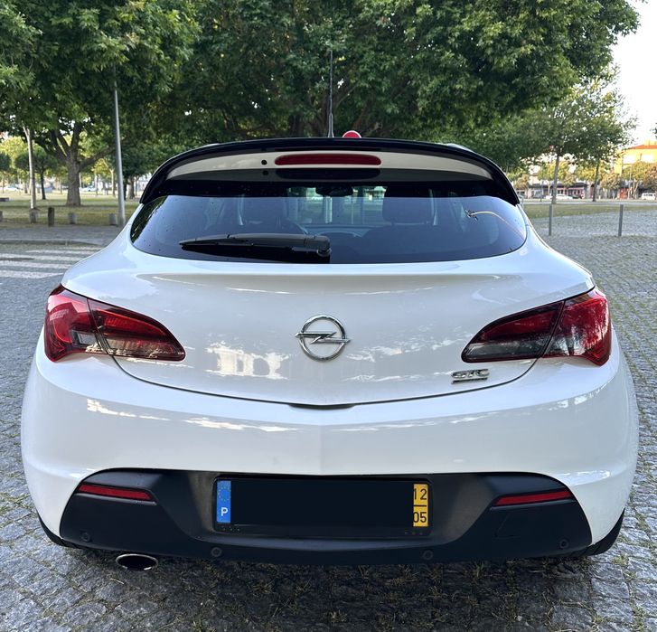 Opel Astra GTC J 2.0 CDTI 165cv