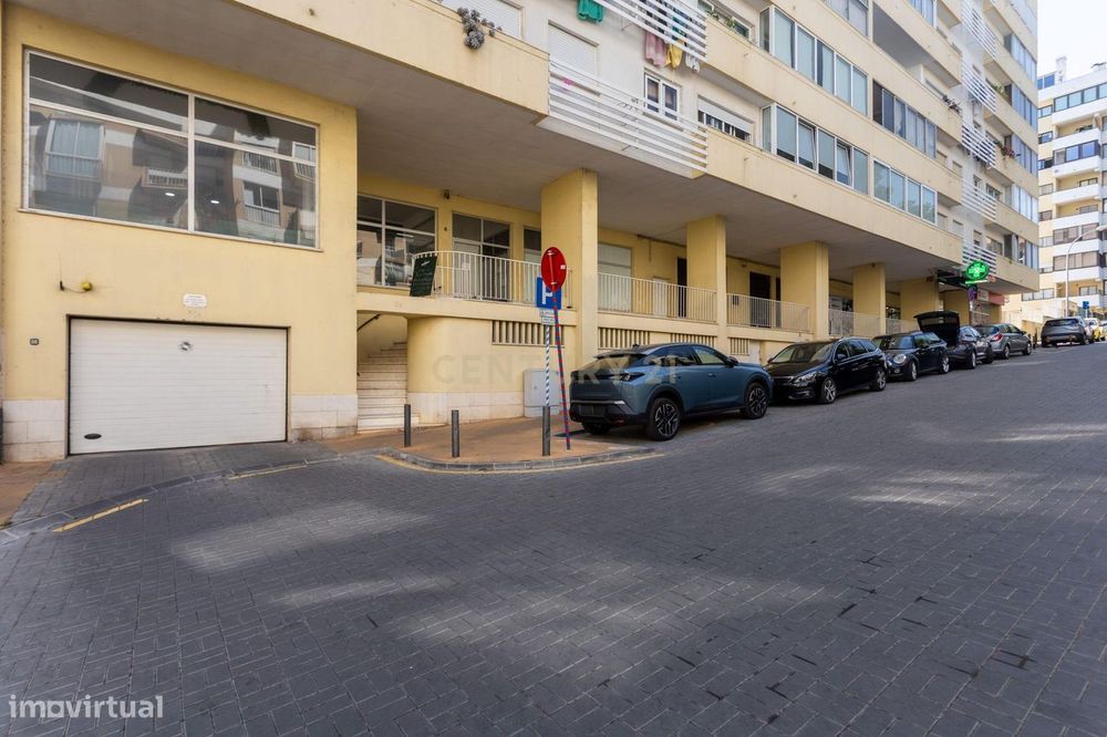 Apartamento T2 em Paço de Arcos com estacionamento. Venha viver entre