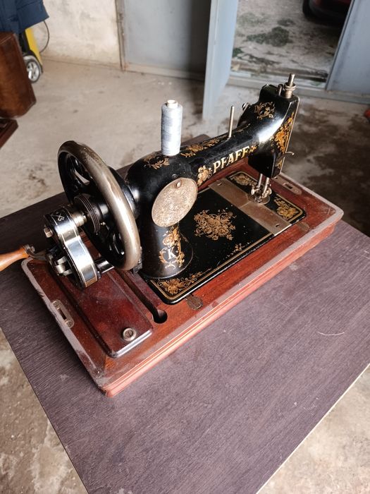 Máquina de Costura PFAFF antiga/ relíquia/ museu