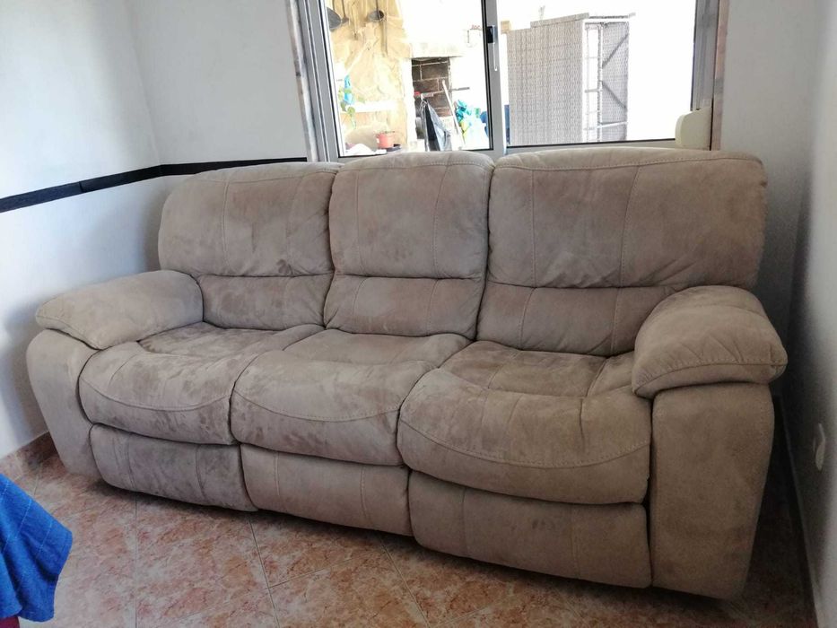 Sofá 3 lugares bege marca Cheers