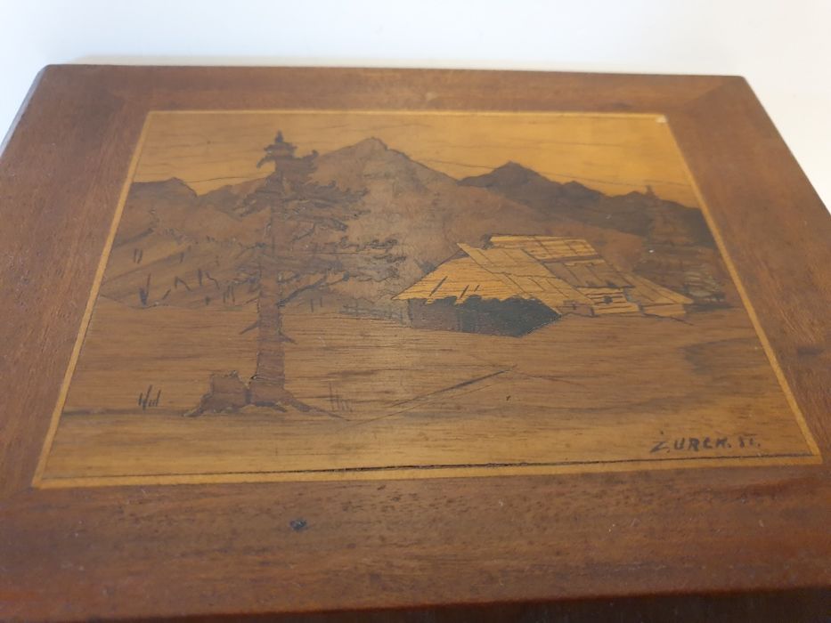 Antiga caixa de costura suíça em madeira com embutidos
