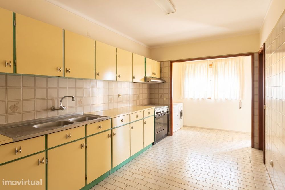 Apartamento T2 em Anadia com Garagem