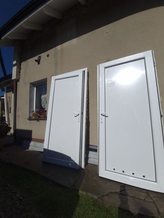 Drzwi techniczne pvc gospodarcze prawe I lewe.