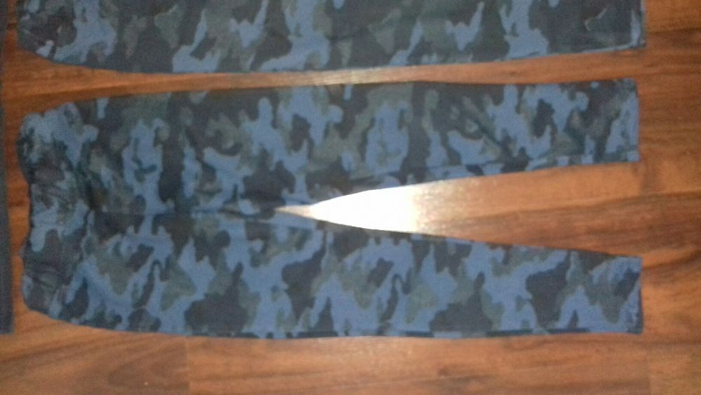 Spodnie moro dla bliźniaczek r. 134 +bluzki