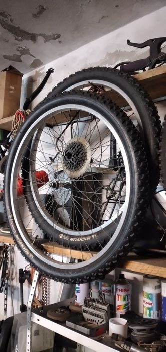 Rodas 27x completas 40,€ / Pneus e outros varios peças Bike em Gondom