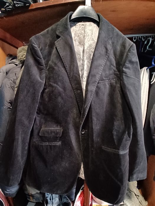 Blazer em veludo eterage com a luz