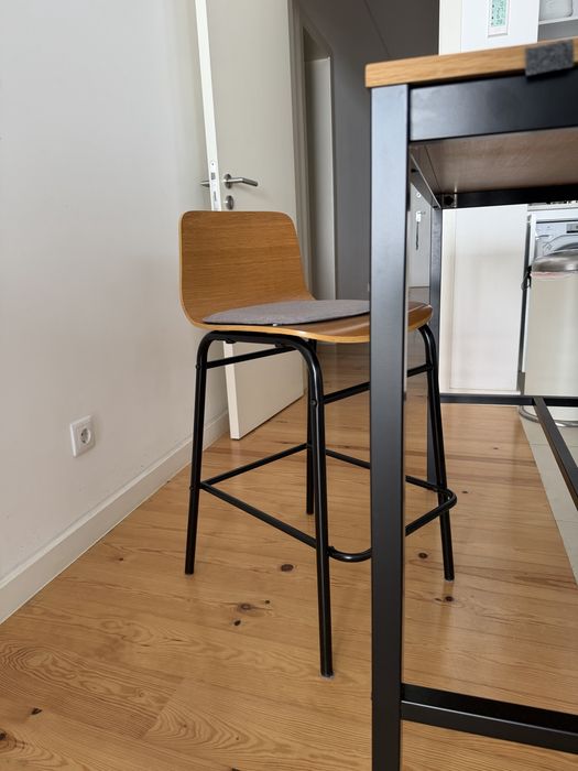 Mesa alta e duas cadeiras La Redoutte