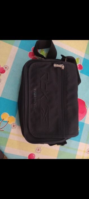 mala nova é de marca Reebok
