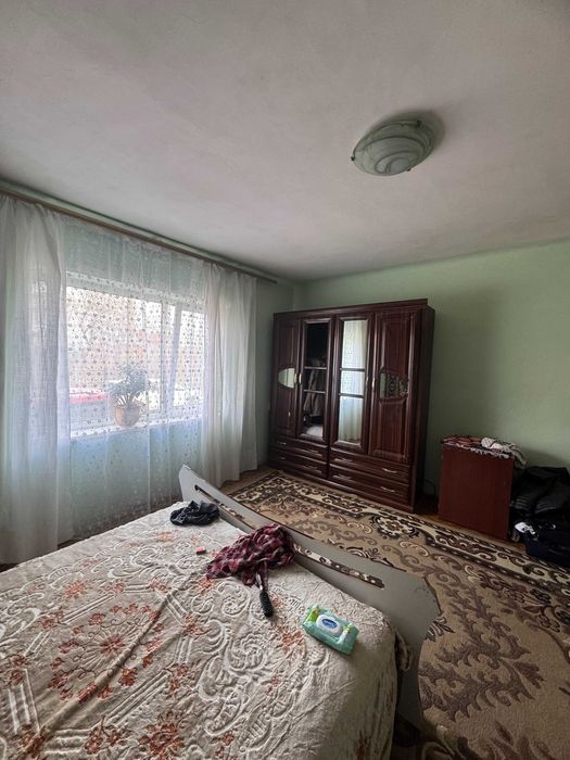 1\3 частина будинку 90.0 м кв. спільний двір. Заізд. район Проспект Головна.