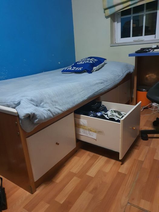 Cama de corpo e meio com 4 gavetões (oferta do colchão)