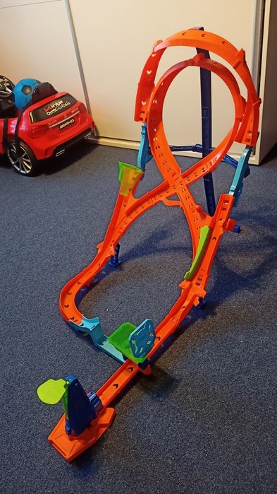 Tor hot wheels pionowy ósemka 8