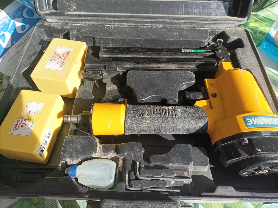 Pistola de pregos pneumática