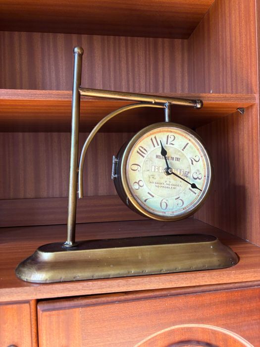 Relógio de mesa decorativo