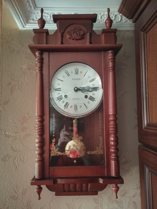 Антикварний настінний годинник