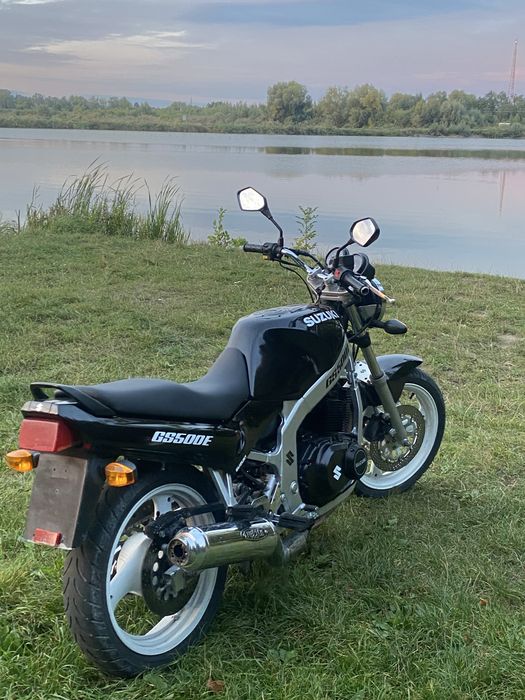 Suzuki gs500e.