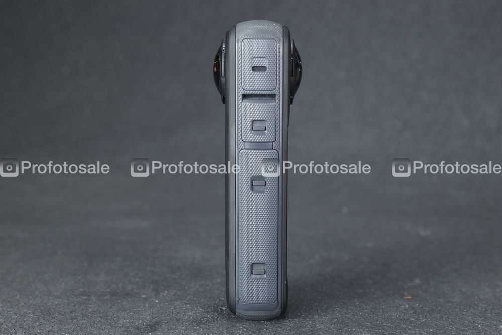 Екшн-камера Insta360 X4