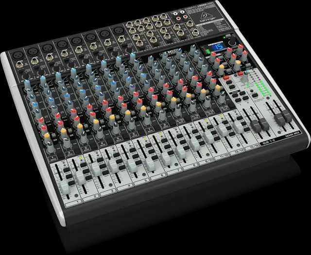 Mesa Behringer Xenyx X2222USB, ideal para estúdio, bandas e Live