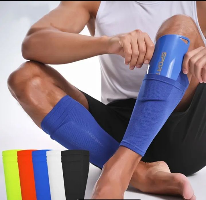 Тримачі  для футбольних щитків