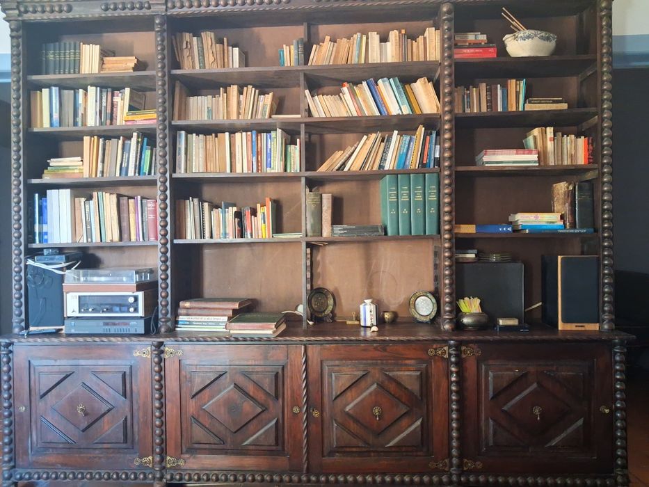 Estantes antigas de livros