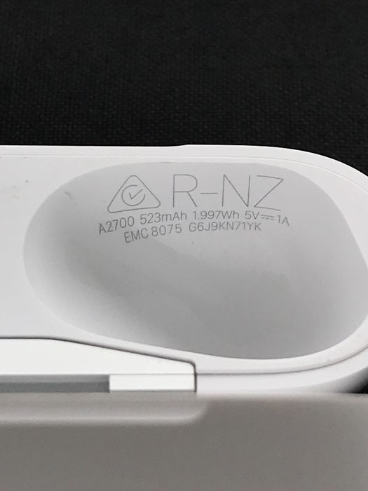 Кейс airpods Pro 2 Original Model A 2968 type-S. A 2700 lightning Б/У