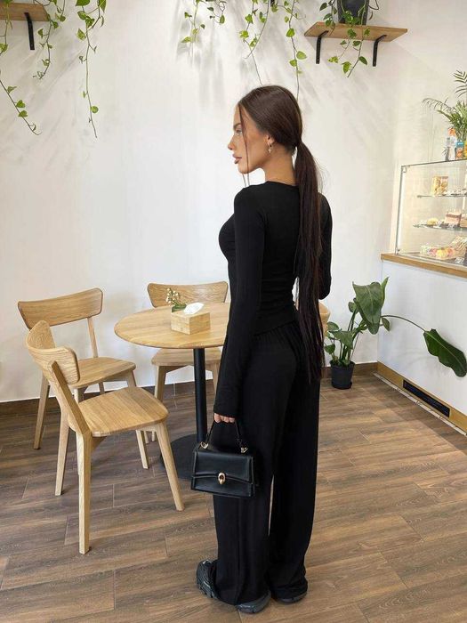 Жіночий весняний костюм лонгслів та штани