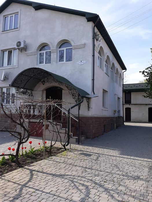 Будинок в смт Микулинці