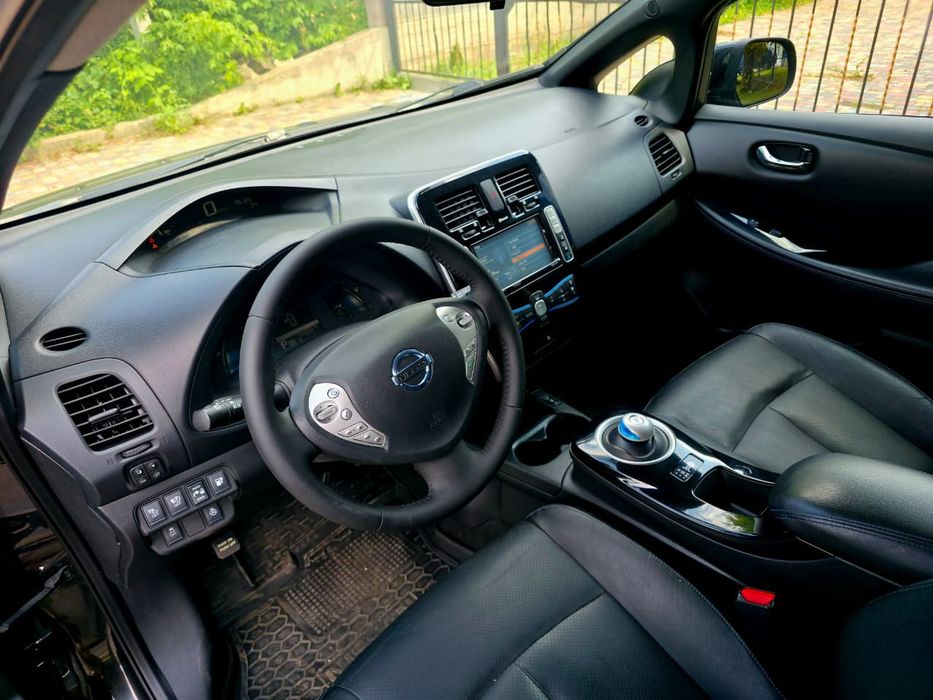 Nissan Leaf Рідна фарба!