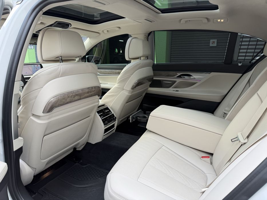 Bmw 750, 2019, 4.4 бензин.