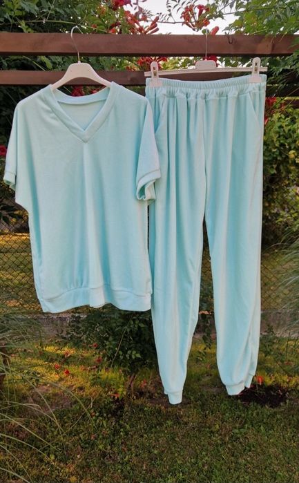 Nowy damski dres