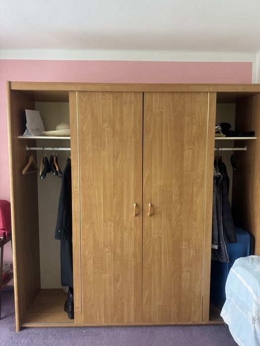 Szafa z drzwiami przesuwnymi 210x207