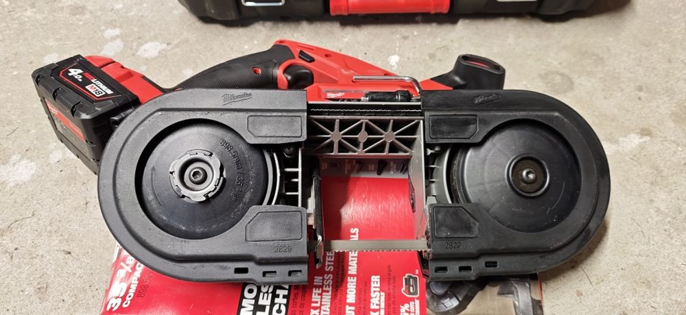Milwaukee FBS85 M18 kompletny zestaw