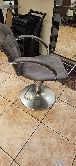 Перукарське крісло б/у