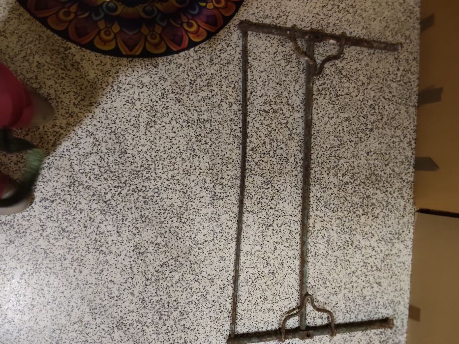 Cama de ferro pés e cabeceira