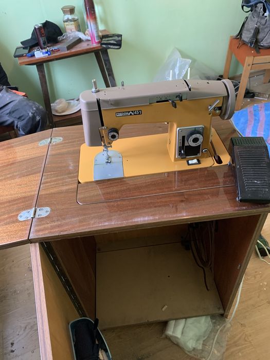 Maszyna do szycia predom łucznik 451