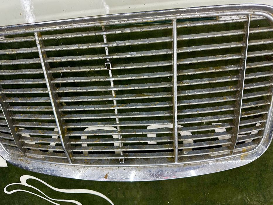 Grelha jaguar XJ6 serie 1